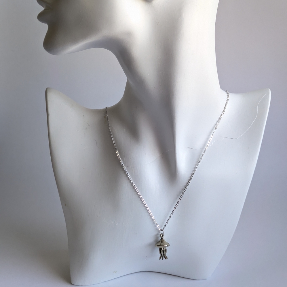 Elegant 925 Sterling Silver Jellyfish Pendant Necklace